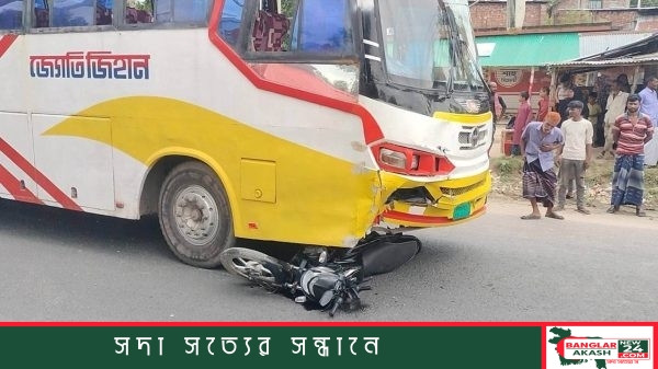 নওগাঁয় বাস-মোটরসাইকেল সংঘর্ষে যুবকের মৃত্যু