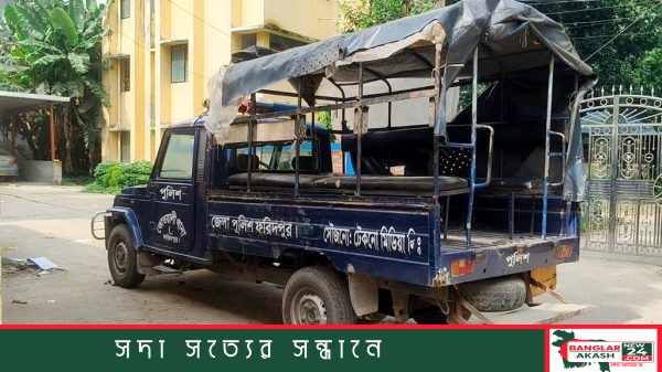 ফরিদপুর কোতোয়ালি থানা ভবনের সামনের দৃশ্য।
