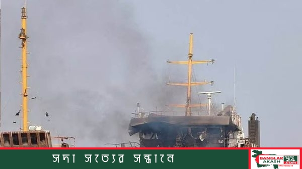 লোহিত সাগর বা ওমান সাগরে টহলরত সামরিক জাহাজ এবং ইরান-যুক্তরাষ্ট্র সংঘাতের প্রতীকী চিত্র।