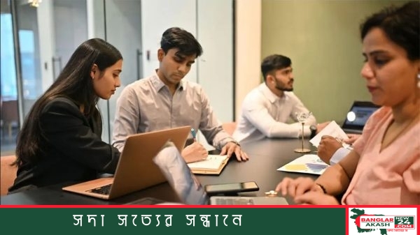 আরএফএল গ্রুপের লোগো এবং অ্যাসিস্ট্যান্ট বা ডেপুটি ম্যানেজার পদের নিয়োগ বিজ্ঞপ্তির বার্তা।