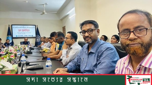 ফরিদপুর জেলা পুলিশের সম্মেলন কক্ষে সাংবাদিকদের সঙ্গে মতবিনিময় সভায় বক্তব্য রাখছেন পুলিশ সুপার শাহরিয়ার মোহাম্মদ নিয়াজি