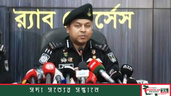র‍্যাব মিডিয়া সেন্টারে প্রেস ব্রিফিংয়ে বিচারাধীন মামলা ও সাম্প্রতিক অভিযানের তথ্য তুলে ধরা হচ্ছে