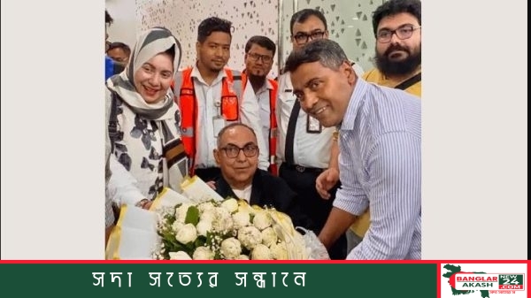 বিমানবন্দর এলাকায় নেতা-কর্মীদের শুভেচ্ছায় সিক্ত হয়ে দেশে ফিরছেন বিএনপির স্থায়ী কমিটির সদস্য মির্জা আব্বাস
