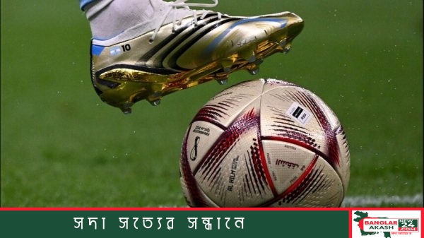 বাংলাদেশের ঘরোয়া ফুটবল লিগের জার্সিতে নেপালি ফুটবলার অঞ্জন বিস্তা ও অন্যান্য বিদেশি খেলোয়াড়দের অনুশীলনের মুহূর্ত।