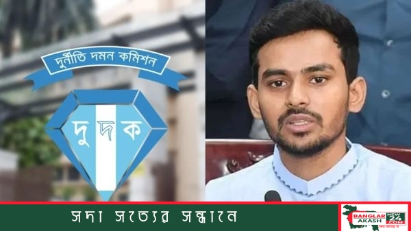 সেগুনবাগিচায় দুর্নীতি দমন কমিশনের (দুদক) কার্যালয়, যেখানে মিডিয়ার উদ্দেশ্যে কথা বলছেন দুদক কর্মকর্তা।