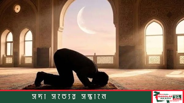 ঐতিহাসিক কোনো মসজিদের মিনার ও গম্বুজের চমৎকার একটি দৃশ্য।